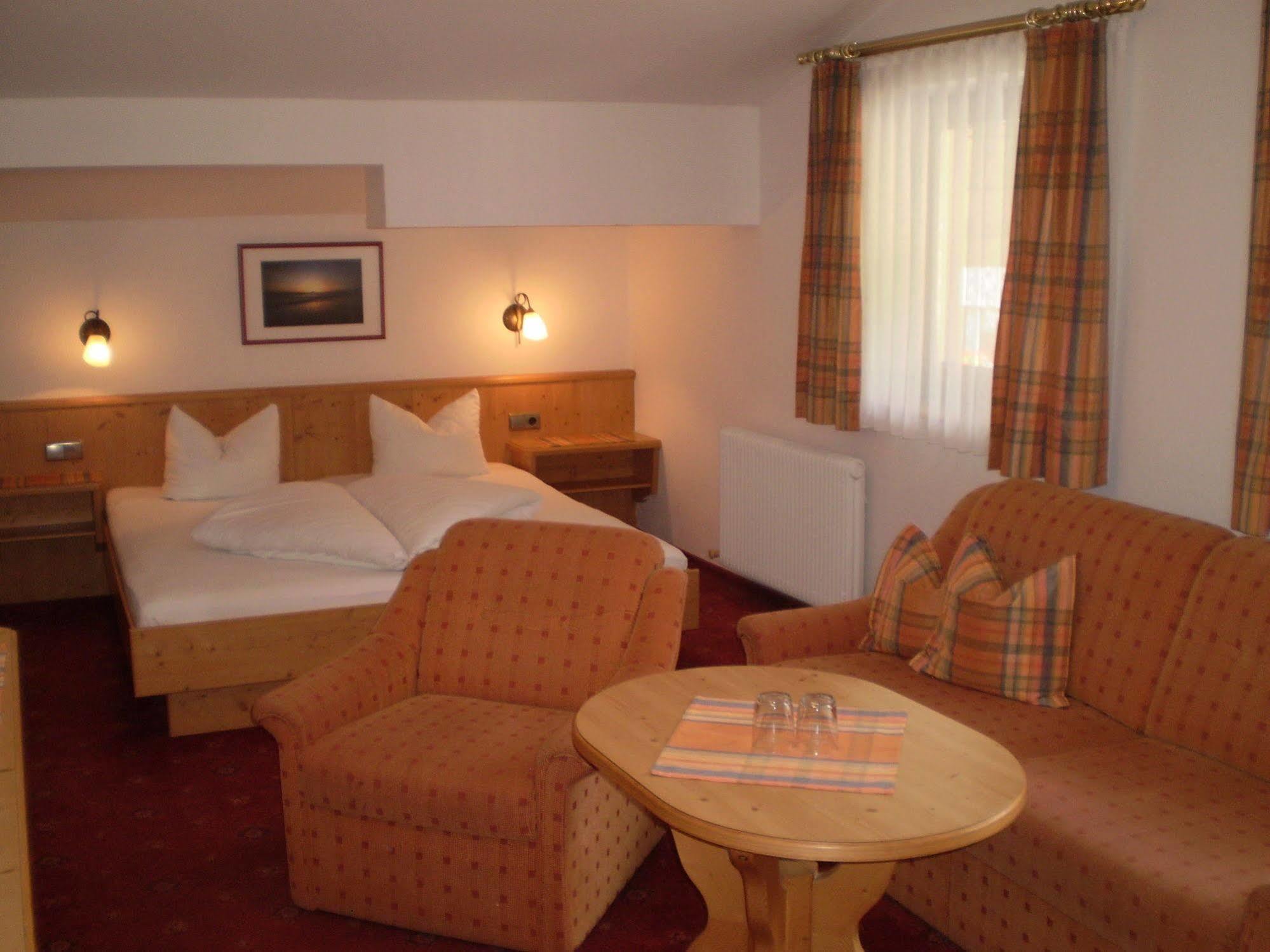 Apart Hotel Garni Strasser Zell am Ziller Luaran gambar