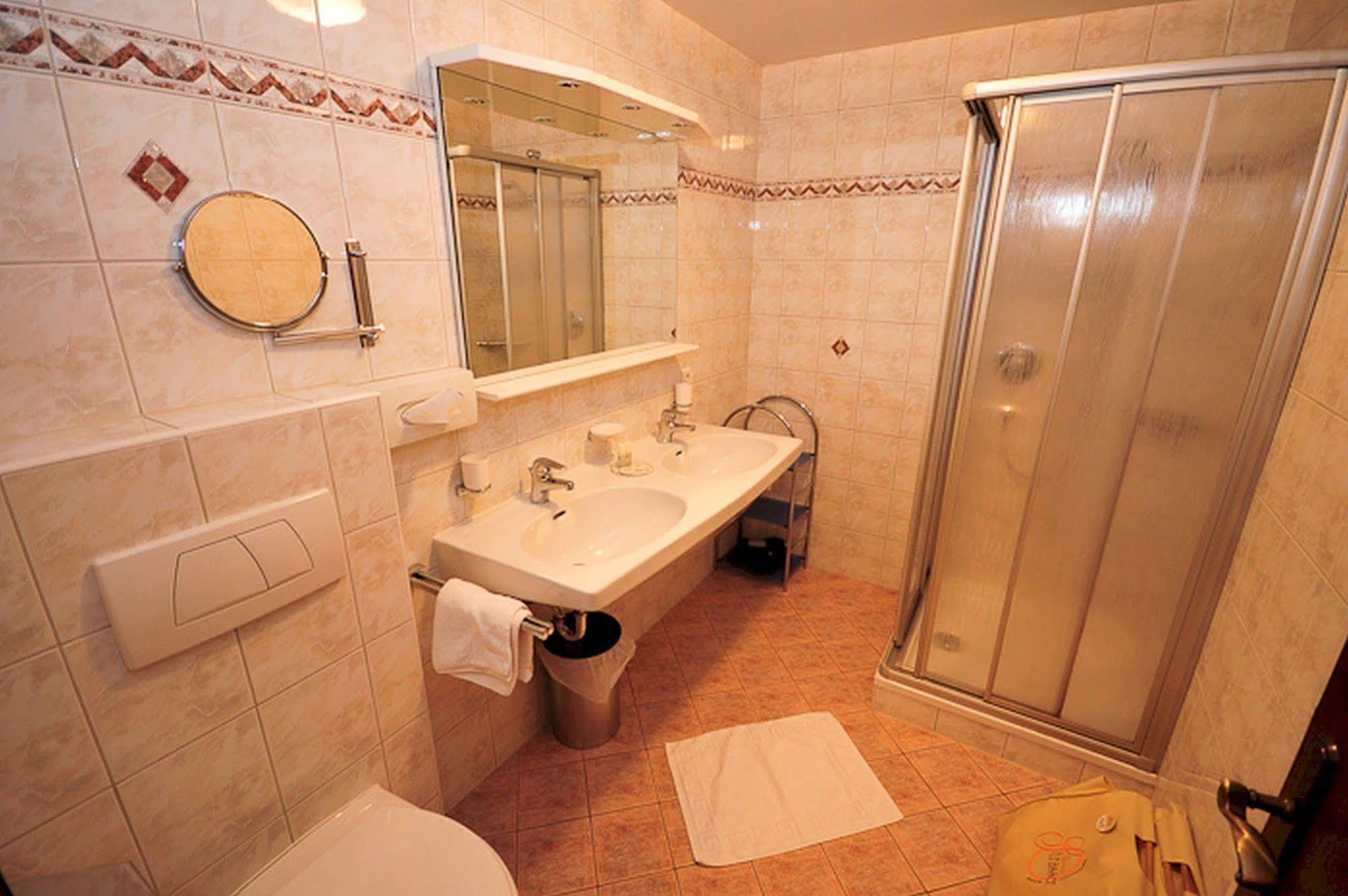 Apart Hotel Garni Strasser Zell am Ziller Luaran gambar
