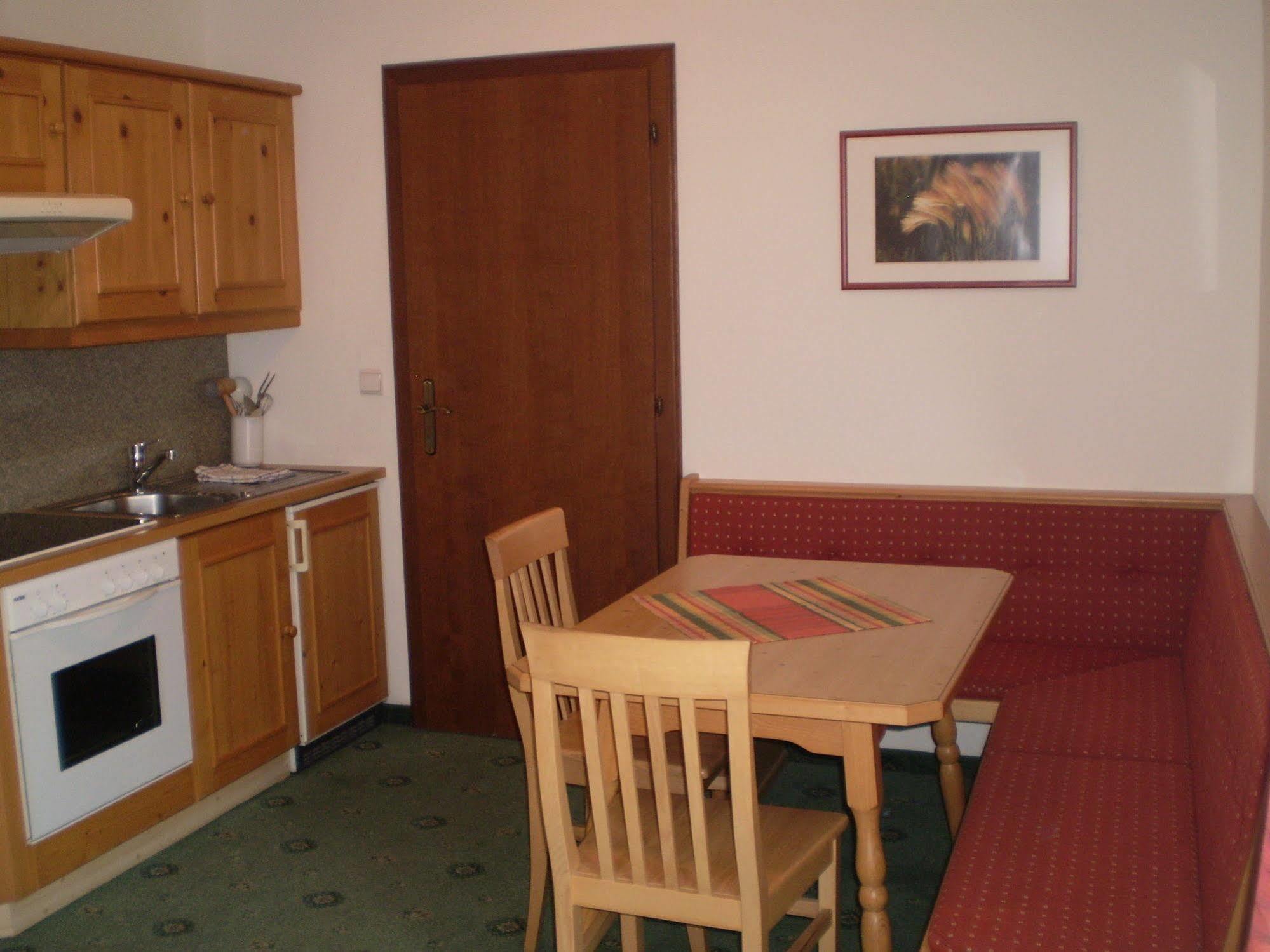 Apart Hotel Garni Strasser Zell am Ziller Luaran gambar